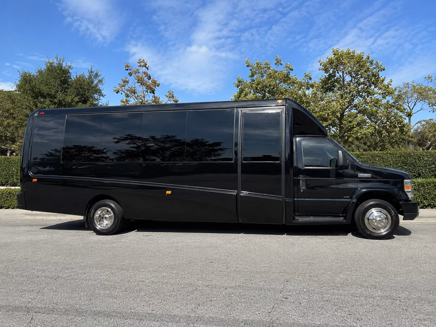 minibuses and party buses to modesto concert venues