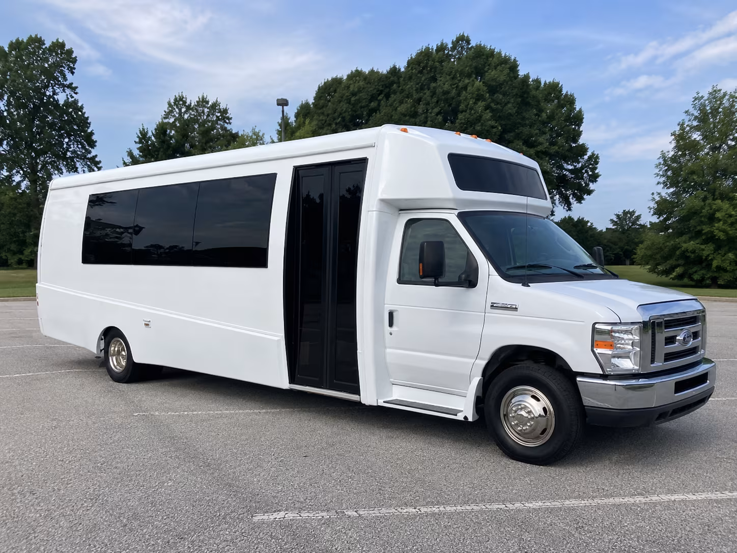 turlock 18 passenger party bus