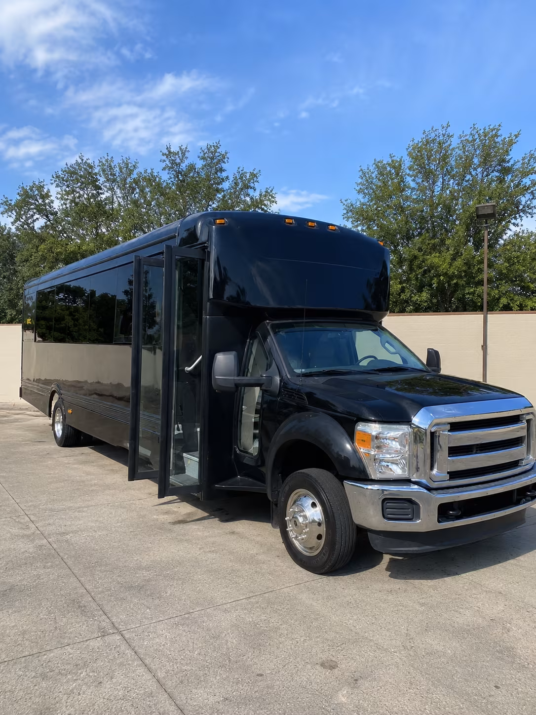 turlock 20 passenger party bus