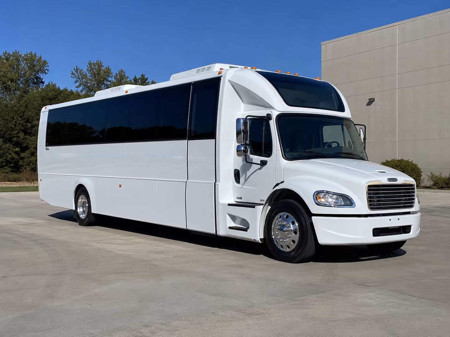 turlock 28 passenger party bus